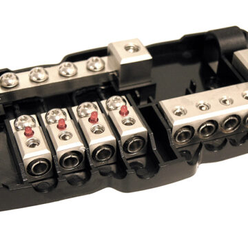 4 Connect 4-FB420 +/- fuseholder 2x50/4x20mm2