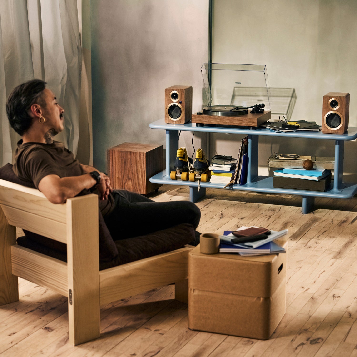 ARGONAURORA-WALNUT-9 Argon Audio AURORA vinilo grotuvas – Ruda (medžio)