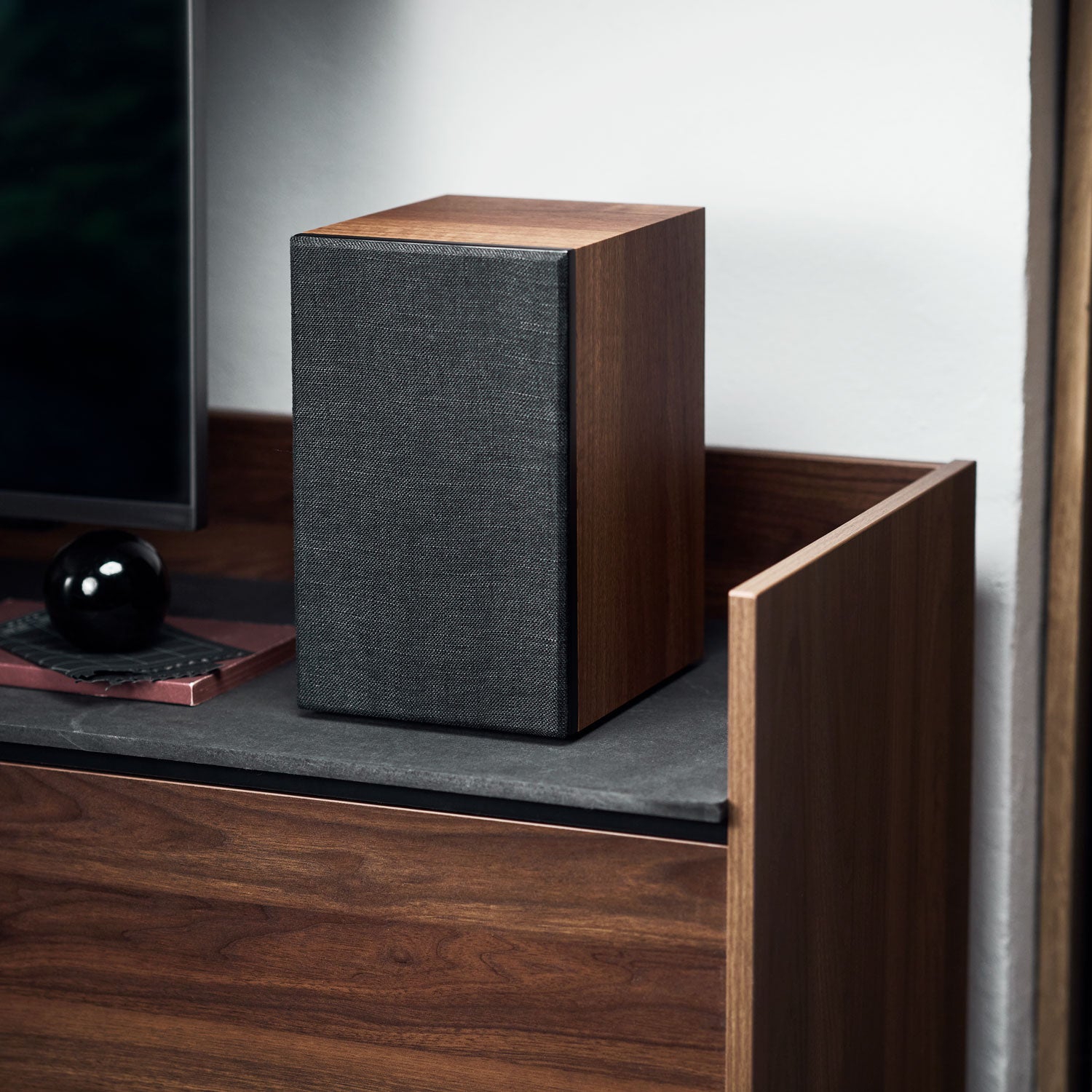 ARGONFORUS5-WALNUT-6 ARGON AUDIO Forus 5 WALNUT