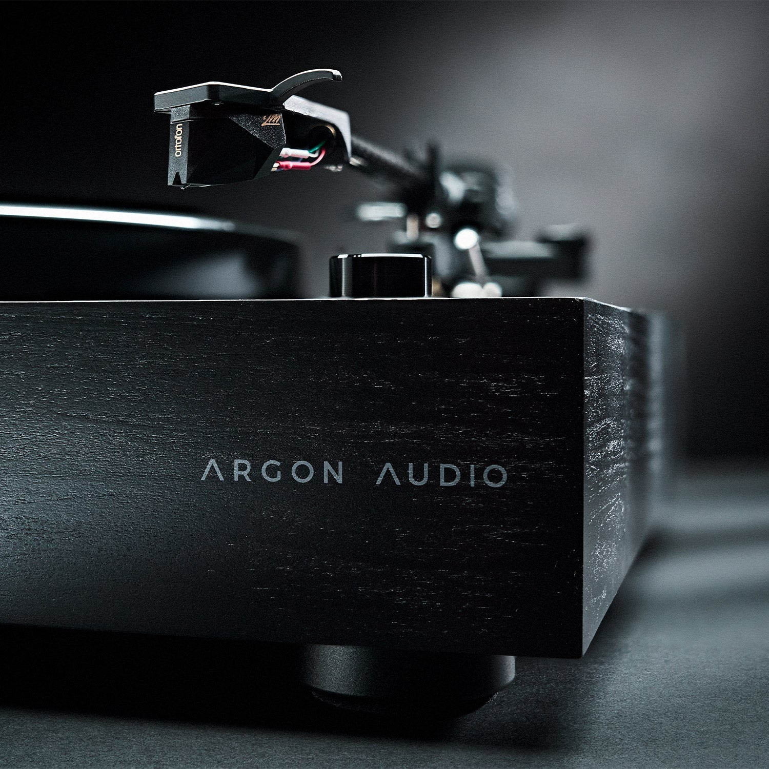ARGONTTSIGNATURE-DARKCHERRYNOPICKUP-12 Argon Audio TT Signature vinilo grotuvas – Vyšninė