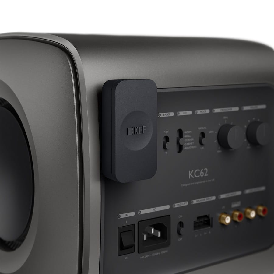 kw1-wireless-subwoofer-adapter-kit_sp4020ba_lifestyle_accessory KEF KW1 belaidis siųstuvo ir imtuvo rinkinys žemų dažnių kolonėlei