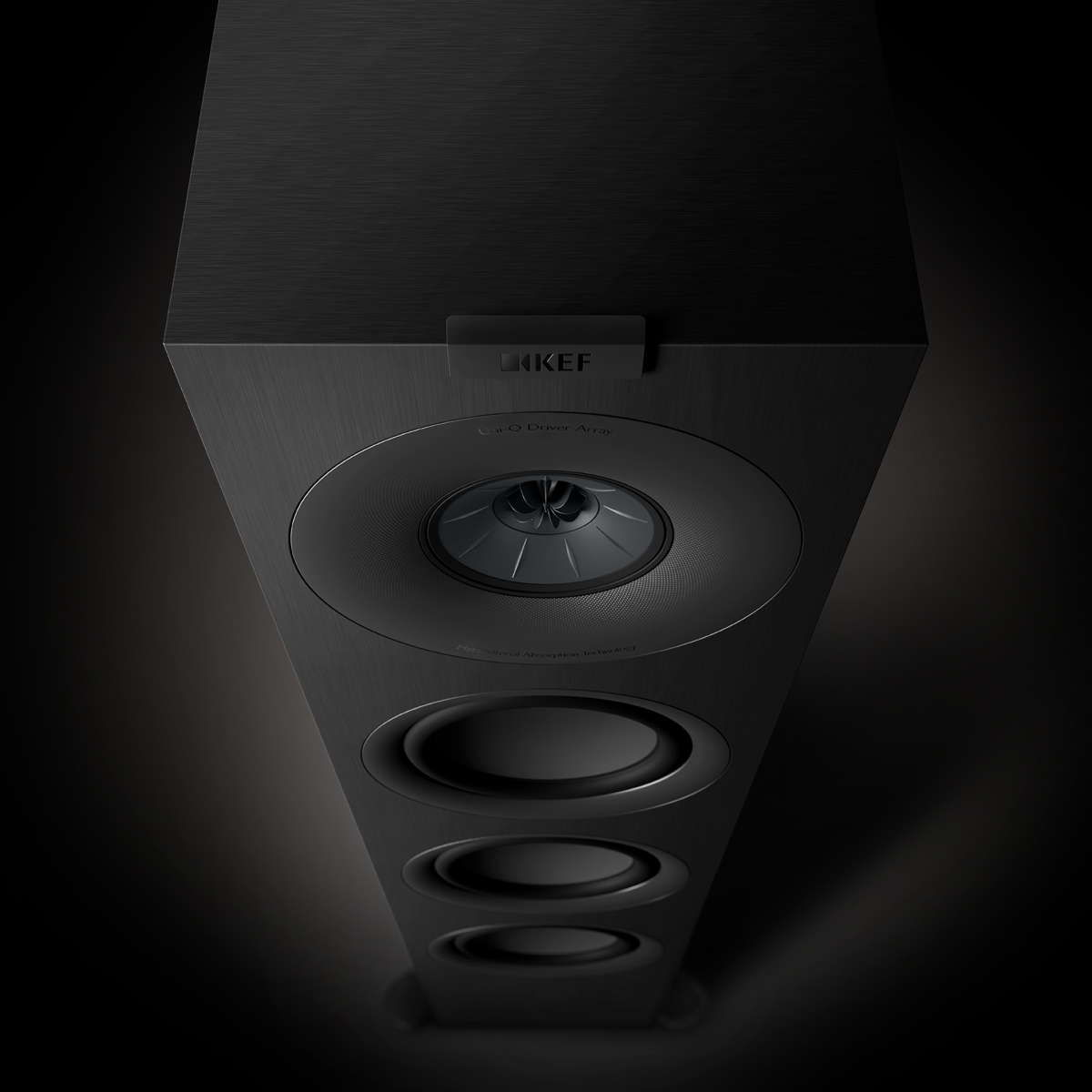 q11-meta_sp4093b0_lifestyle__front-top KEF Q11 Meta grindinės kolonėlės (pora) (parodinis egzempliorius) – Black
