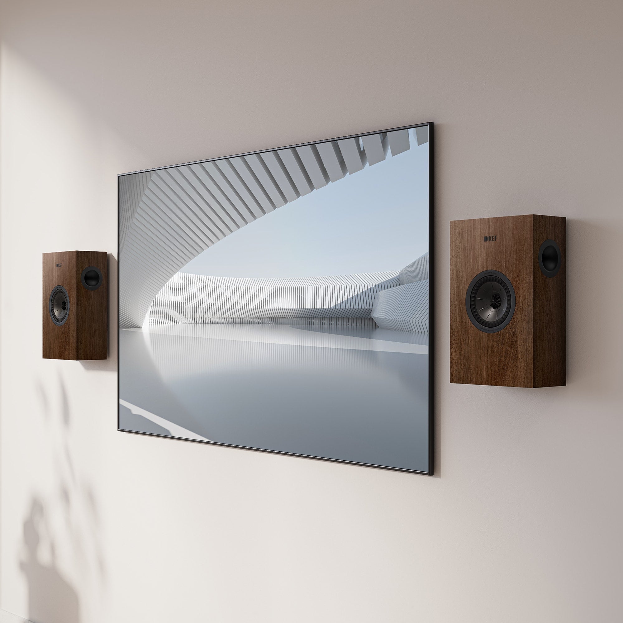 q4-meta_sp4088w0_lifestyle__front-side KEF Q4 Meta kabinama kolonėlė (vnt.) – Satin White