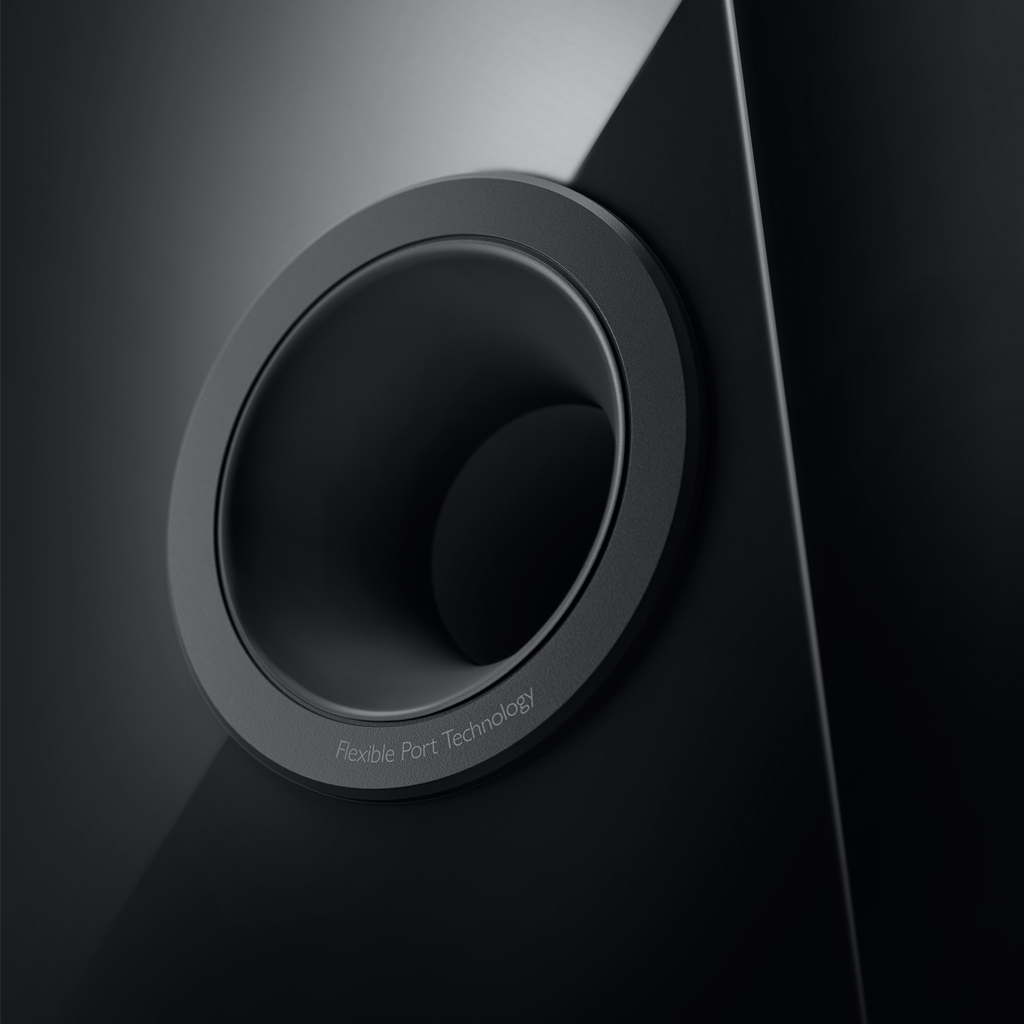 r11-meta_sp4056b1_lifestyle_other KEF R11 Meta grindinės kolonėlės (pora) – Gloss Black