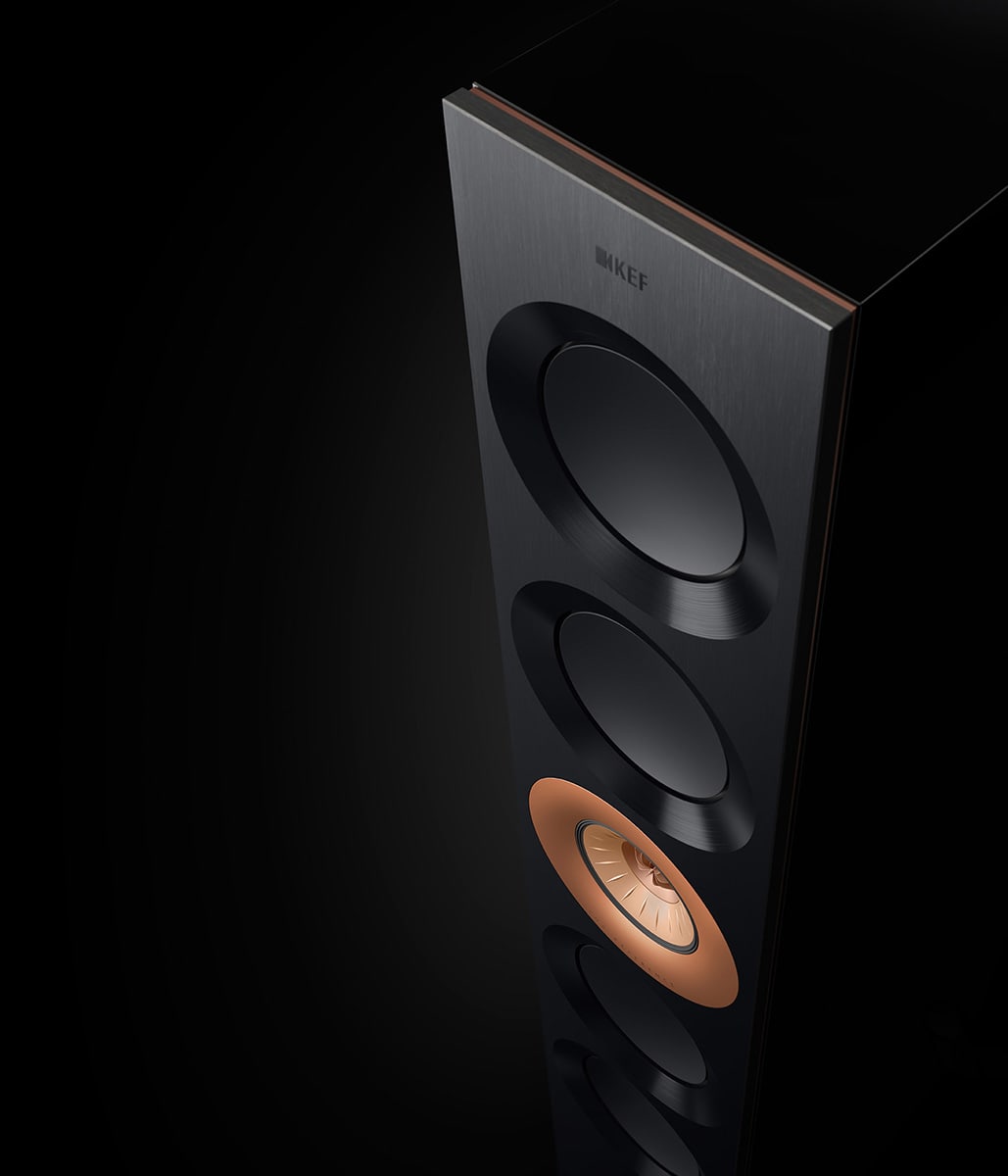 reference-5-floorstanding-speaker_sp4050e_lifestyle__front-top KEF Reference 5 grindinės kolonėlės (pora) – High Gloss White/Blue