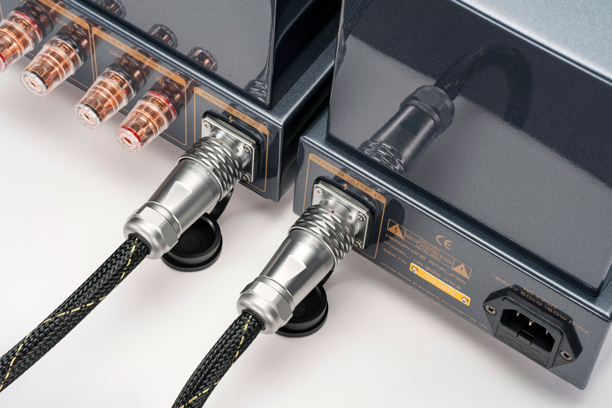 Cayin-HA-300-MK3-sidabrinis-5-HA-300_MK3_Silver_XLR-Kabel_2000px Cayin HA-300 MK3 sidabrinis