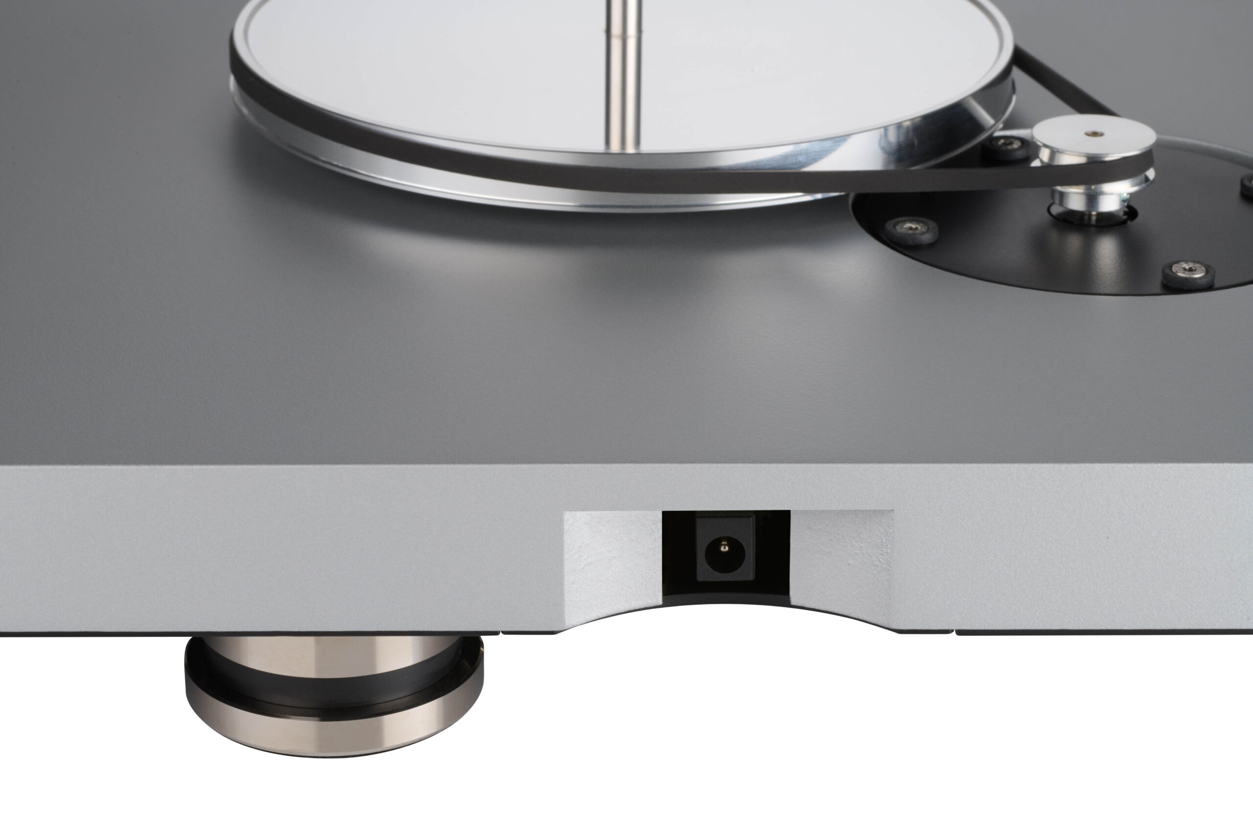 Clearaudio-Compass-sidabrinis-4-LW-compass-silver-Detail_Anschluss_2994-scaled-1 Clearaudio Compass sidabrinis