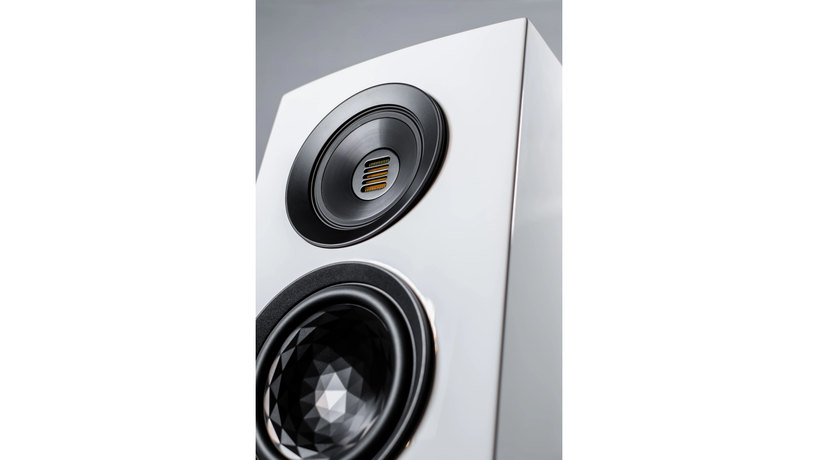 ELAC-Concentro-S-507.2-baltas-lakas-pora-5-ELAC-Concentro-S-507-White-Details-3-24-7 ELAC Concentro S 507.2 baltas lakas (pora)