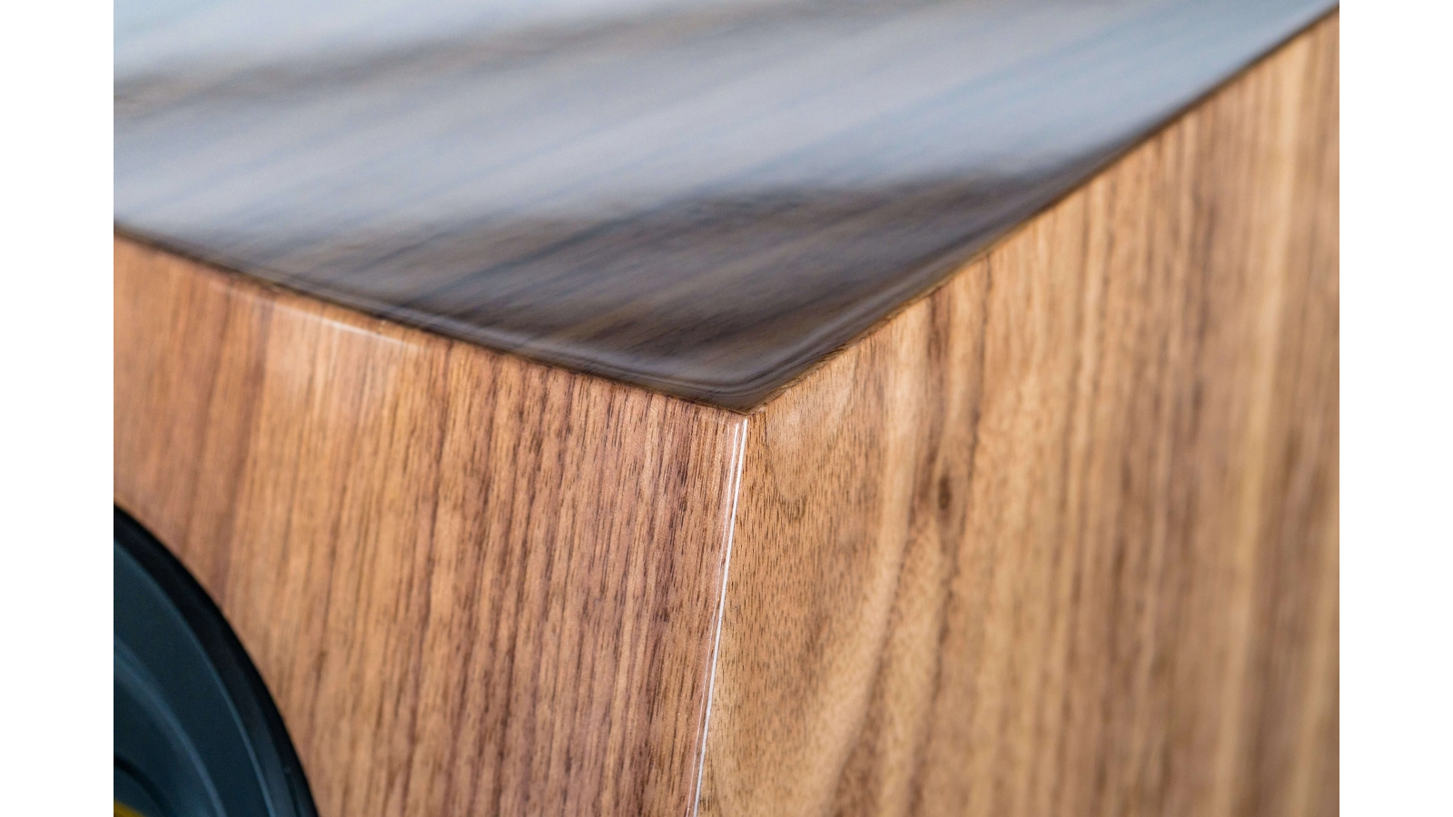 ELAC-Concentro-S-509.2-riesutmedzio-lakas-pora-5-ELAC-Concentro-S-509-Walnut-Details-3-24-5-tinify-1 ELAC Concentro S 509.2 riešutmedžio lakas (pora)
