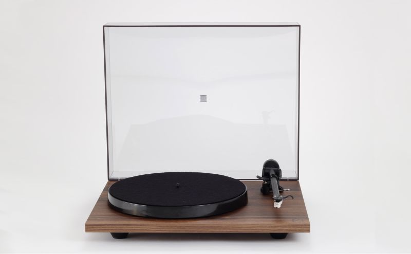 Rega-Planar-1-riesutmedzio-3-PL1-walnut-gallery-2-28129 Rega Planar 1 riešutmedžio