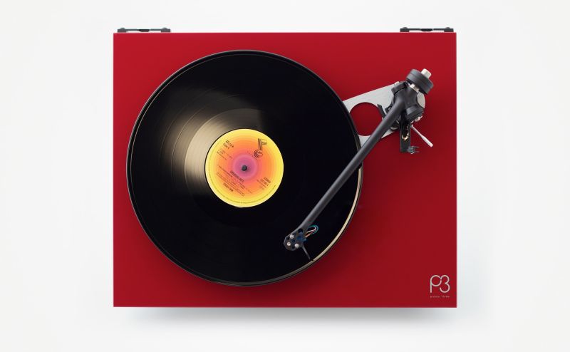 Rega Planar 3 su Rega Exact galvute raudonas lakas