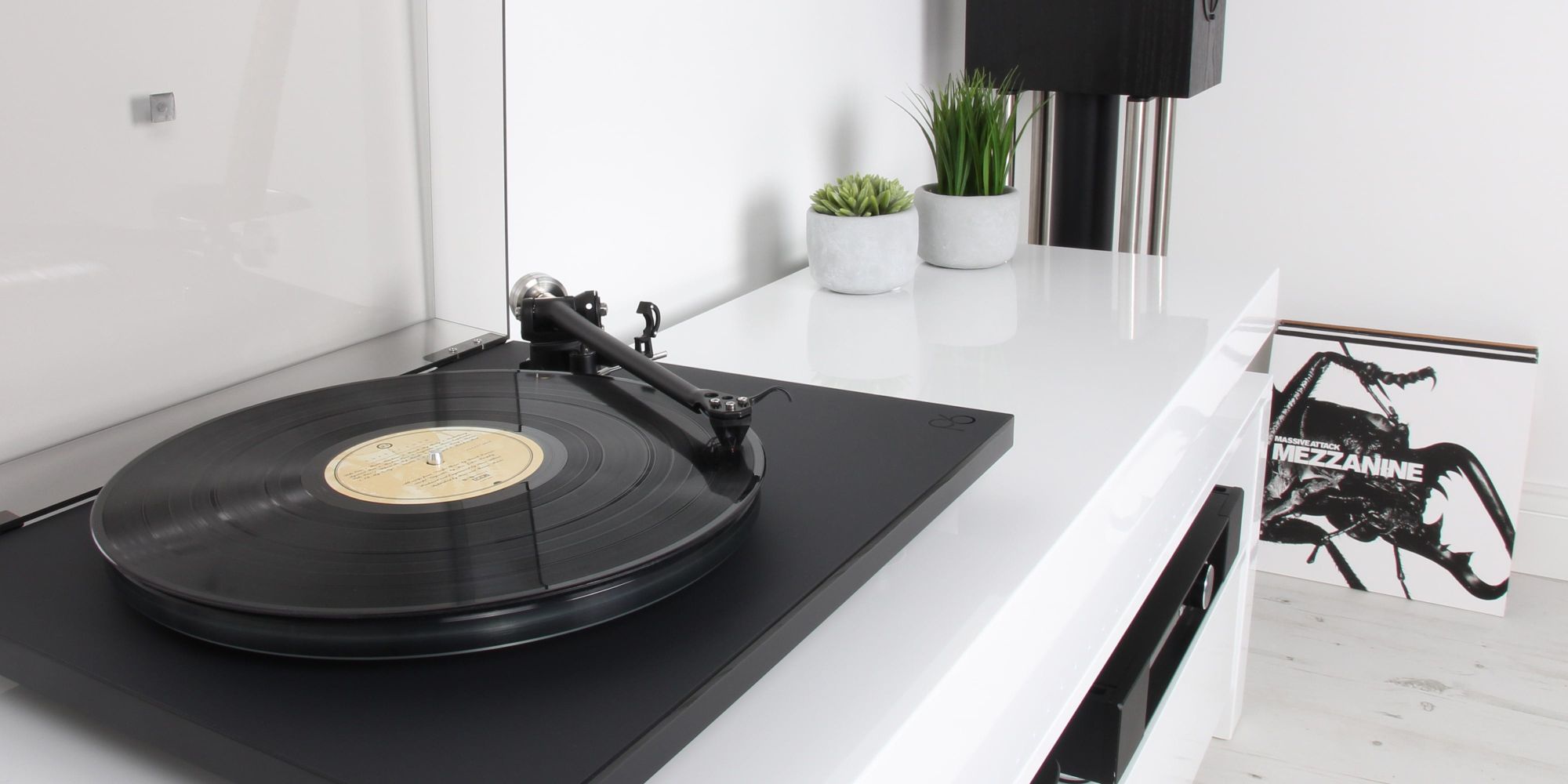 Rega Planar 6 su Rega Nd5 galvute pilkas
