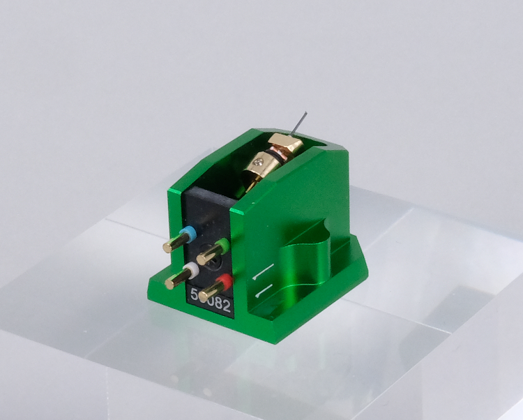 TAKUMI-Kuro-MC-3-takumi-kuro-mc-cartridge-angle TAKUMI Kuro MC